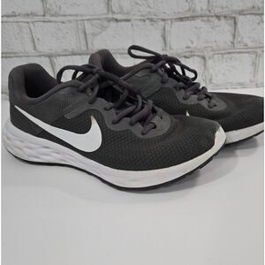 NIKE gray athletic shoes